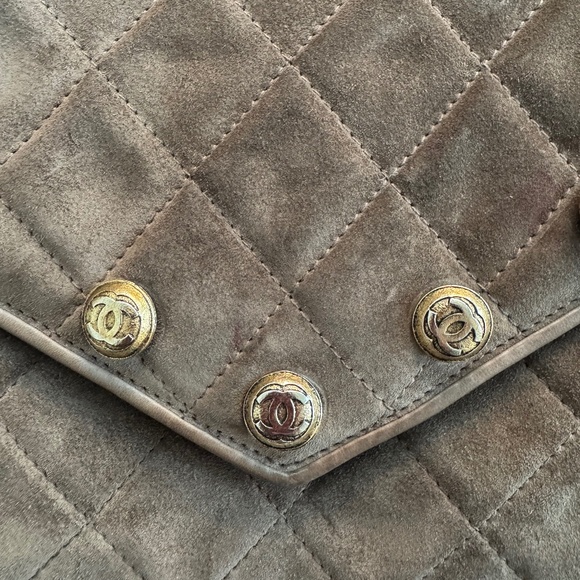 Authentic Chanel Crossbody Beige Suede Handbag, Vintage - Picture 9 of 11